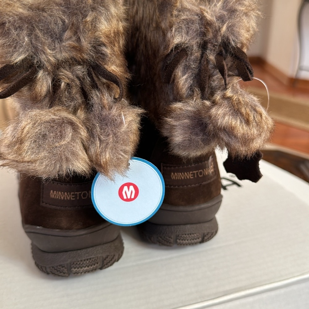 Minnetonka Women's Everett Snow Boot, Chocolate, Size 10 - Picture 4 of 10